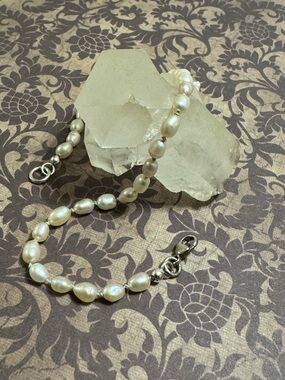 HANDMADE MINIMALIST PEARL BRACELET